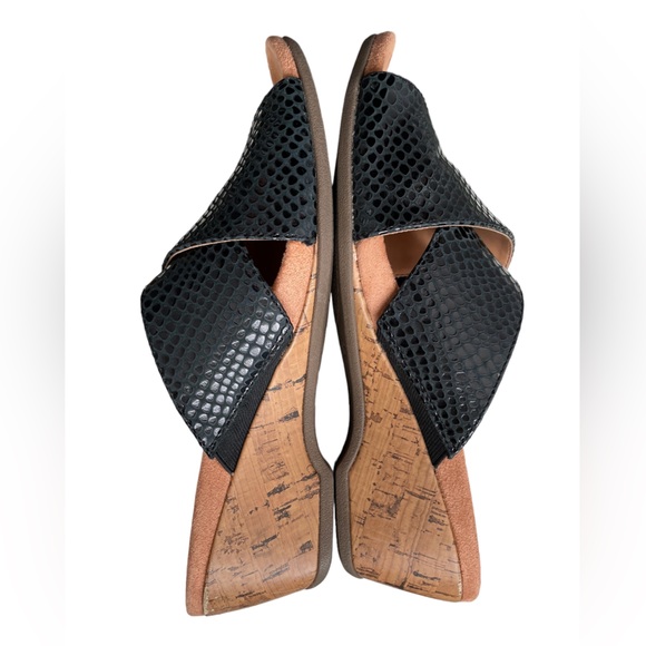 VIONIC Leticia Wedge Black Velcro Sandal EUC Size 6.5 - Picture 7 of 15